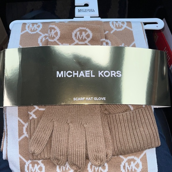 NWT & Gift Box Michael Kors Jetset Logo 3 Piece Gift Set - Picture 2 of 7